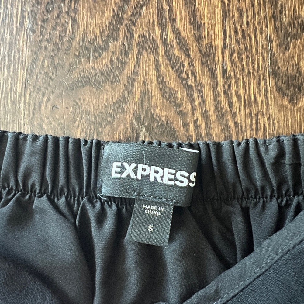 EXPRESS Black Ruffle Skirt - Picture 2 of 2